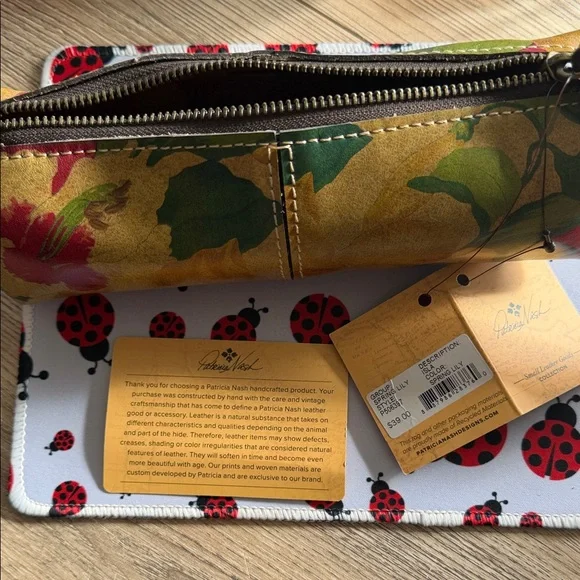 Patricia Nash Gold Floral Wristlet - Picture 4 of 7